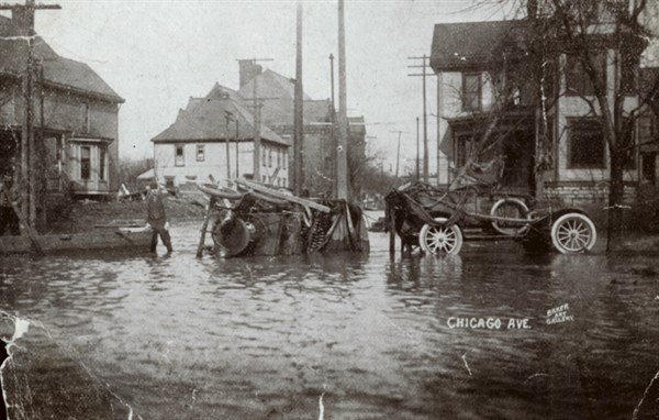 Flooding of Chicago Avenue with automobiles