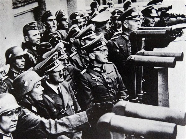 Hitler views the advance by the German army on the Polish capital city of Warsaw 1939
