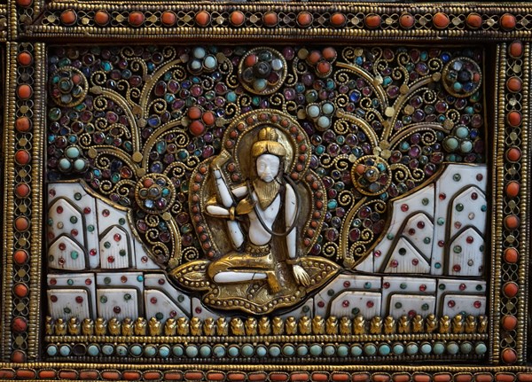 Altar screen of metal