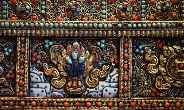 Altar screen of metal