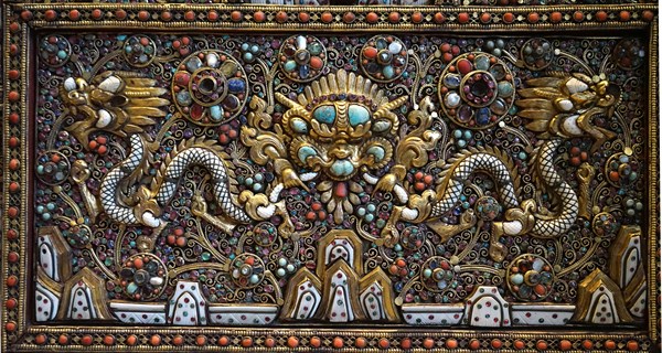 Altar screen of metal
