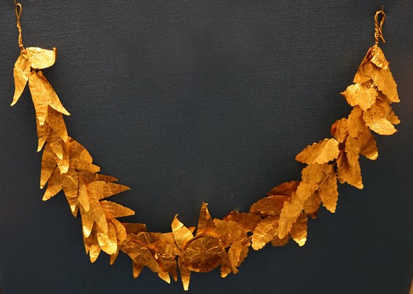 Gold laurel wreath