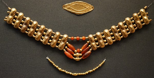 Gold and Cornelian necklace