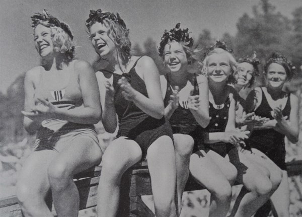 Swimmers at Flatenbadet