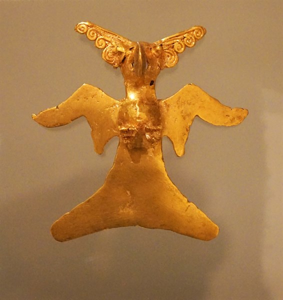 Cast-gold pendant from Costa Rica