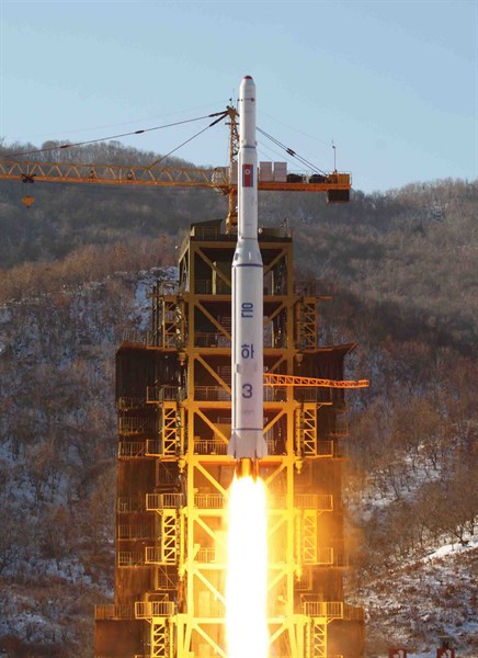 Launch of the Unha-3 carrier rocket