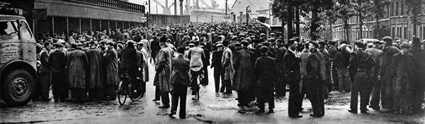Photograph of the strikes outside the Surrey Docks