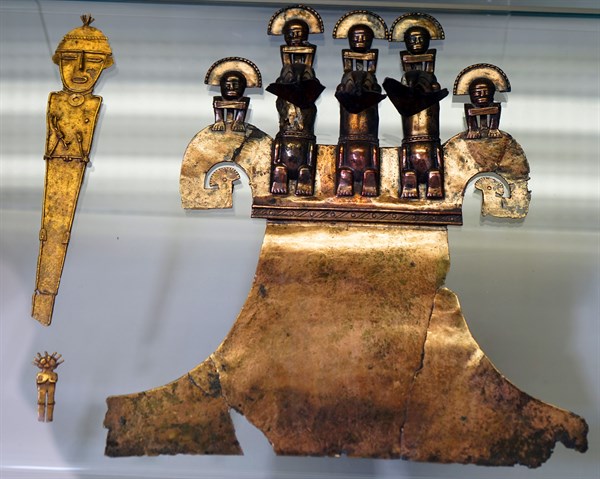 Gold objects from Colombia