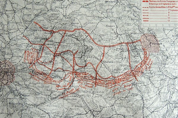 Map showing the progressive positions the French and British forces
