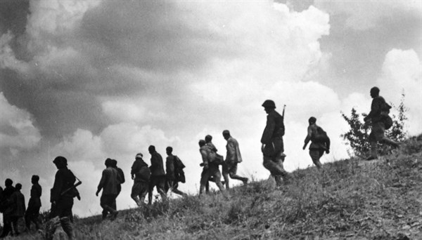 German army postcard showing Russian prisoners of war captured by the German army, 1942