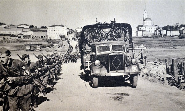 German army postcard showing the advance of a motorised column into Russia. 1942