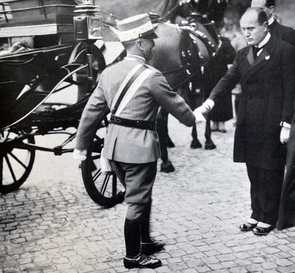 The salute to the King - Mussolini before the Church of St. Mary of the Angels