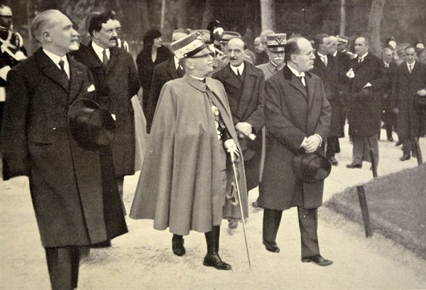 Mussolini attend the inauguration of the monument to Umberto I