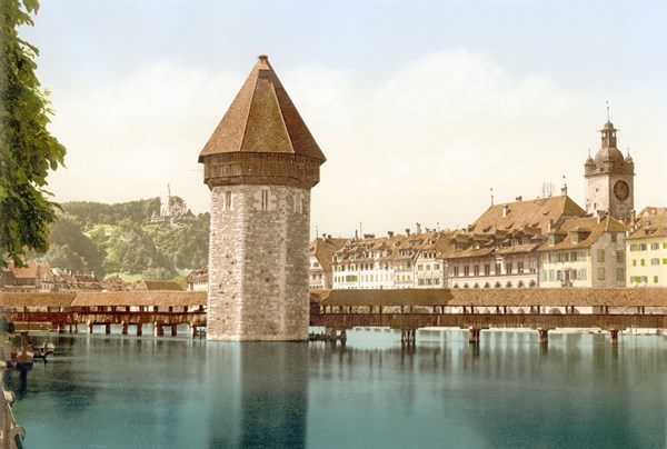 Chapel Bridge and view of Pilatus