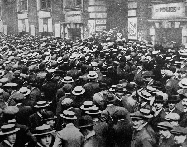 recruitment centre for munitions workers in WWI
