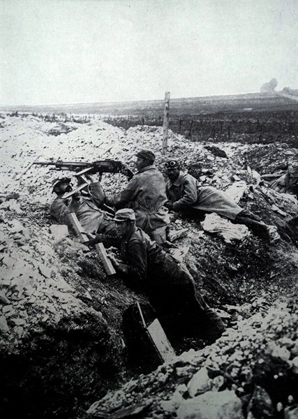 French artillery gunners at Neuville st vast;   during WWI 1915