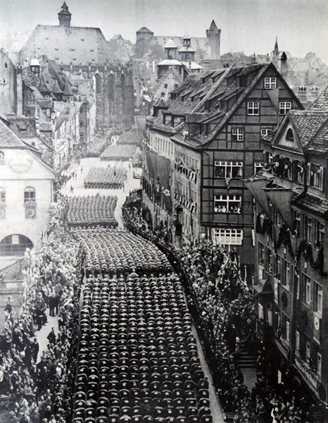 participants in the 'NAZI' Party Grossdeutshiands march' in September 1938 in geschmuckten Strassem in Nuremberg