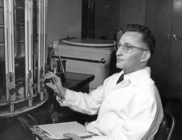 Photograph of Sol Spiegelman