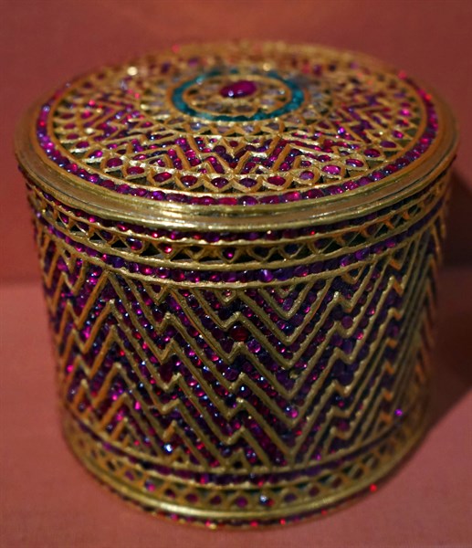 1800 -1855, Konbaung period, Box made from gold, diamonds, emeralds and rubies