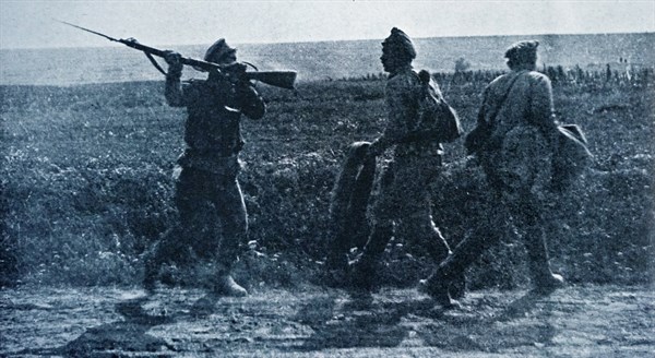Photograph of a Russian soldier stopping deserters during the First World War