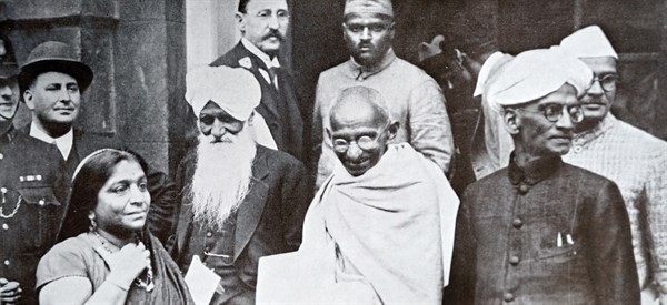 Mahatma Gandhi on his way to a session of the Second Round Table Conference on India 1931; with him are Sarojini Naidu, Prabhashankar Pattani, A