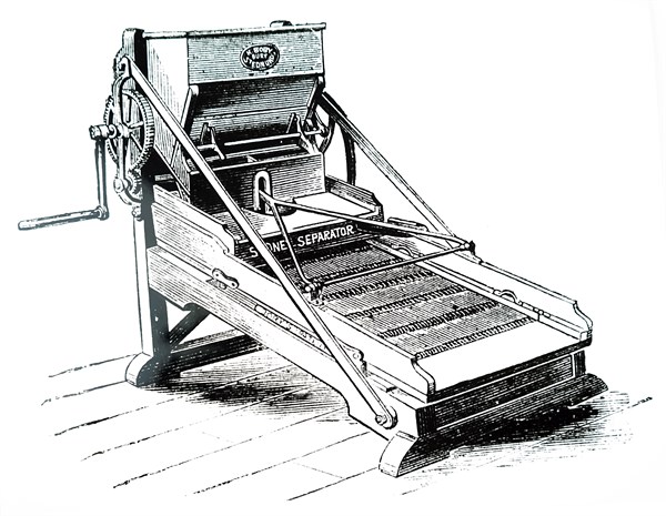 A corn screener with a self cleaning action