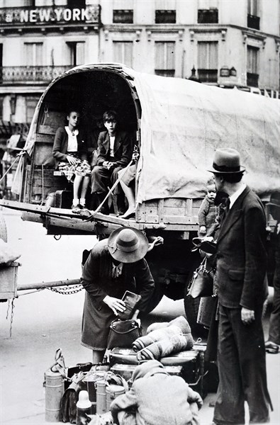 Photograph of returning refugees in Paris during the German occupation of France 1940