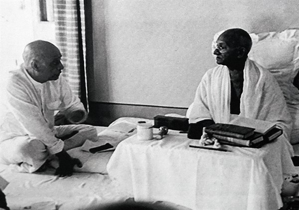 Sardar Patel with Mahatma Gandhi during his hunger strike, following Indian Partition 1947