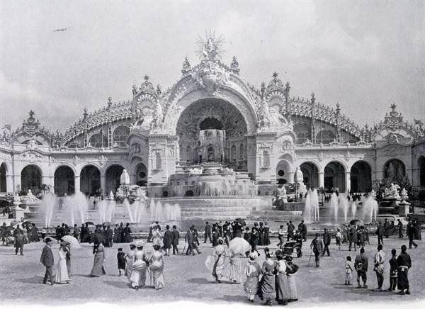 Photograph of the Palace of Electricity and the Castle of Water.