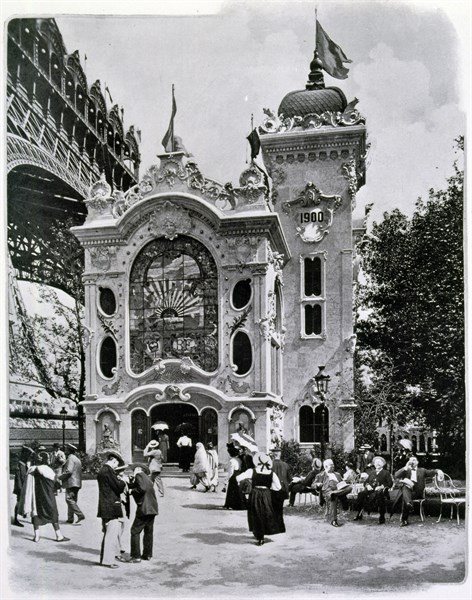 Photograph of the Palace of the Equator