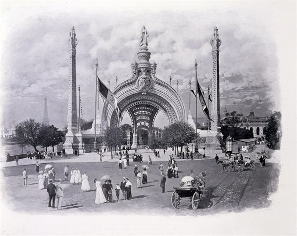 Photograph of an exterior view of La porte monumentale.