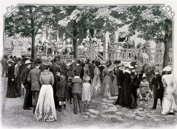 Photograph of a crowd watching a performance in La Rue de Paris entitled the Parade des Auteurs Gais.