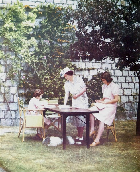Queen Elizabeth with daughters, Margaret and Elizabeth (later Queen Elizabeth II), in 1940
