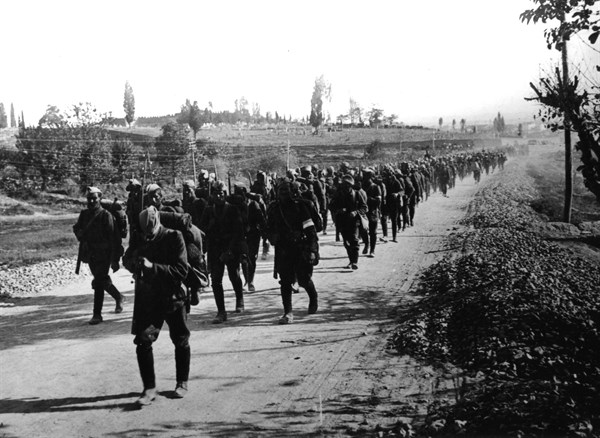 Salonique, départ d'un régiment d'infanterie pour Athènes