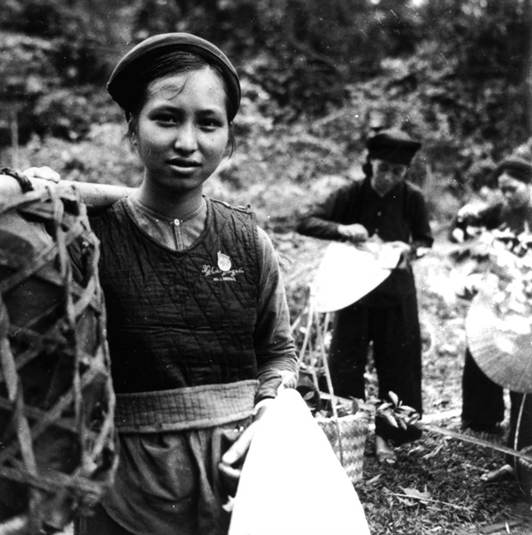 Indo-China War, A female guerillero during her guard duty