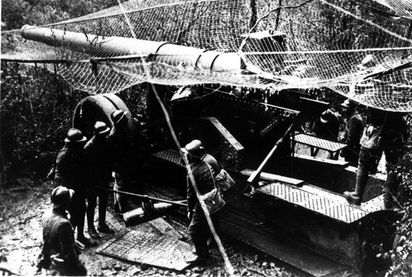 France, French front, French heavy artillery piece in action