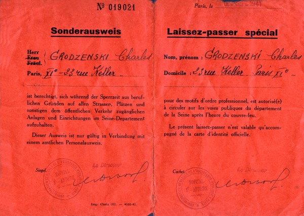 Paris. Pass in German and French