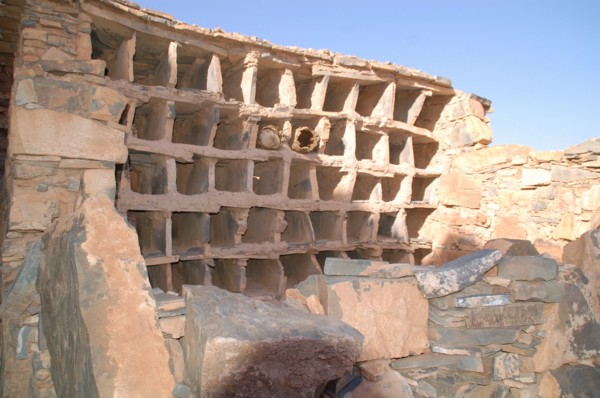 Greniers fortifiés du sud marocain, ou agadirs.