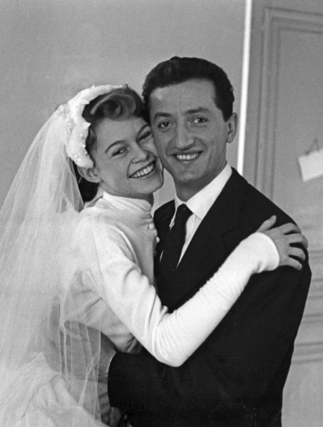 Benno Graziani posant avec Brigitte Bardot le jour de son mariage, 1952