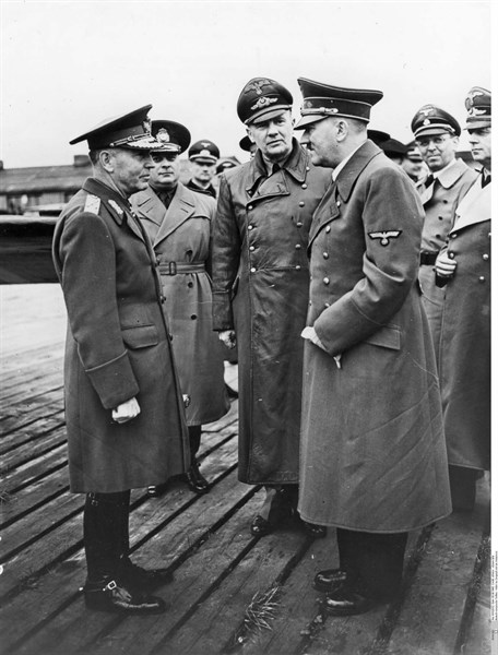 Adolf Hitler en conversation avec Ion Antonescu, en Prusse orientale, 1943