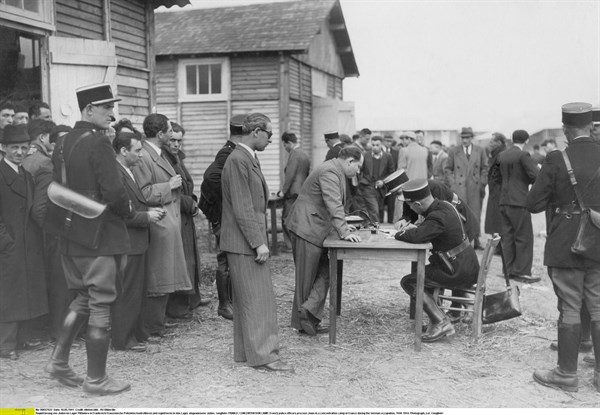 Enregistrement des Juifs au camp Pithiviers