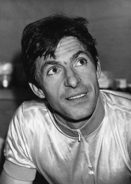 Der Radrennfahrer Francesco Moser w„hrend des Sechstagerennens in der Dortmunder Westfalenhalle am
