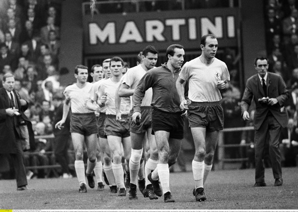 Einlauf der Mannschaft von Eintracht Braunschweig in das Stadion, Bundesliga 1966/1967