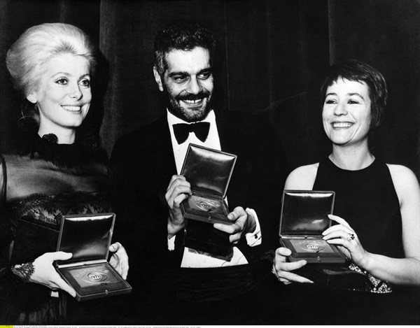 Deneuve, Catherine - Schauspielerin, mit Omar Sharif und  Annie Giradot (r.)