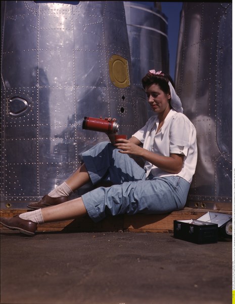 Usine Douglas Aircraft, 1942