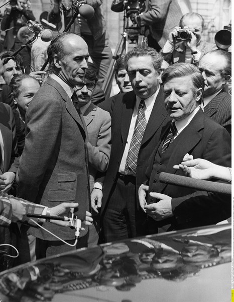 Aussenpolitik - In Paris; Valerie Giscard d`Estaing (links) und Helmut Schmidt