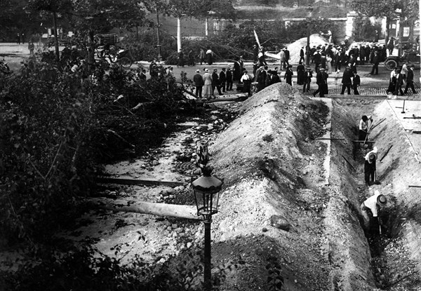 Construction de tranchées en 1914
