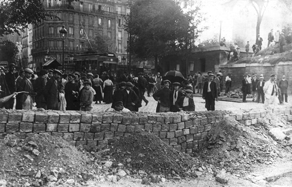 Construction de tranchées en 1914