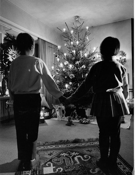 Weihnachten - Kinder am Weihnachtsabend