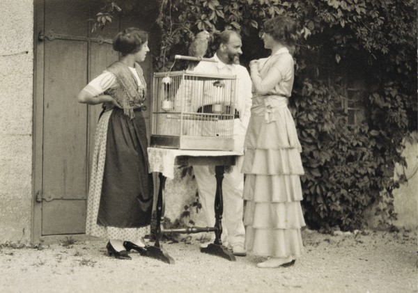 Gustav Klimt avec Helene Klimt et Emilie Floege, 1914.